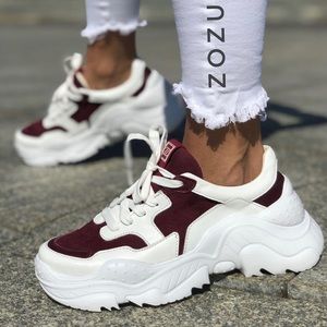 Women’s leather sneakers. Size US 7.